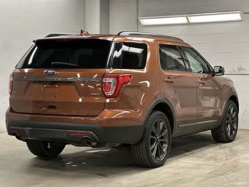 Used 2017 Ford Explorer XLT w/ Equipment Group 202A AWD/4WD image 34