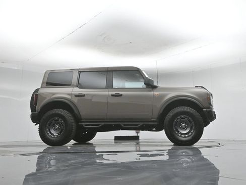 Used 2025 Ford Bronco Badlands w/ Sasquatch Package AWD/4WD image 55