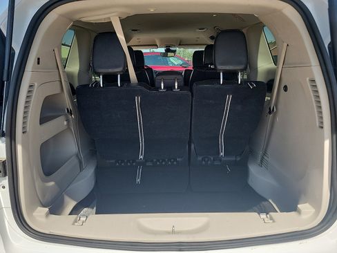 Used 2023 Chrysler Pacifica Touring-L FWD image 19
