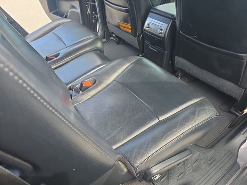 Used 2012 Toyota Highlander SE w/ Tow Pkg FWD image 11