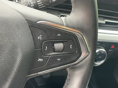 Used 2025 Chevrolet Trax LT w/ LT Convenience Package FWD image 24