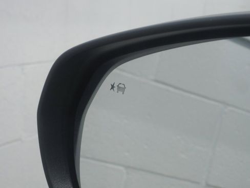 Used 2025 Chevrolet Trax ACTIV w/ Sunroof Package image 23