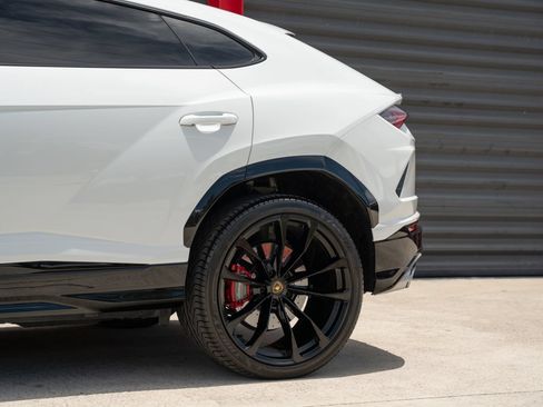Used 2022 Lamborghini Urus AWD/4WD image 13