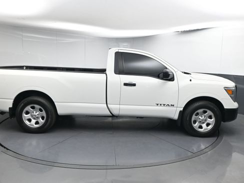 Used 2019 Nissan Titan S image 9