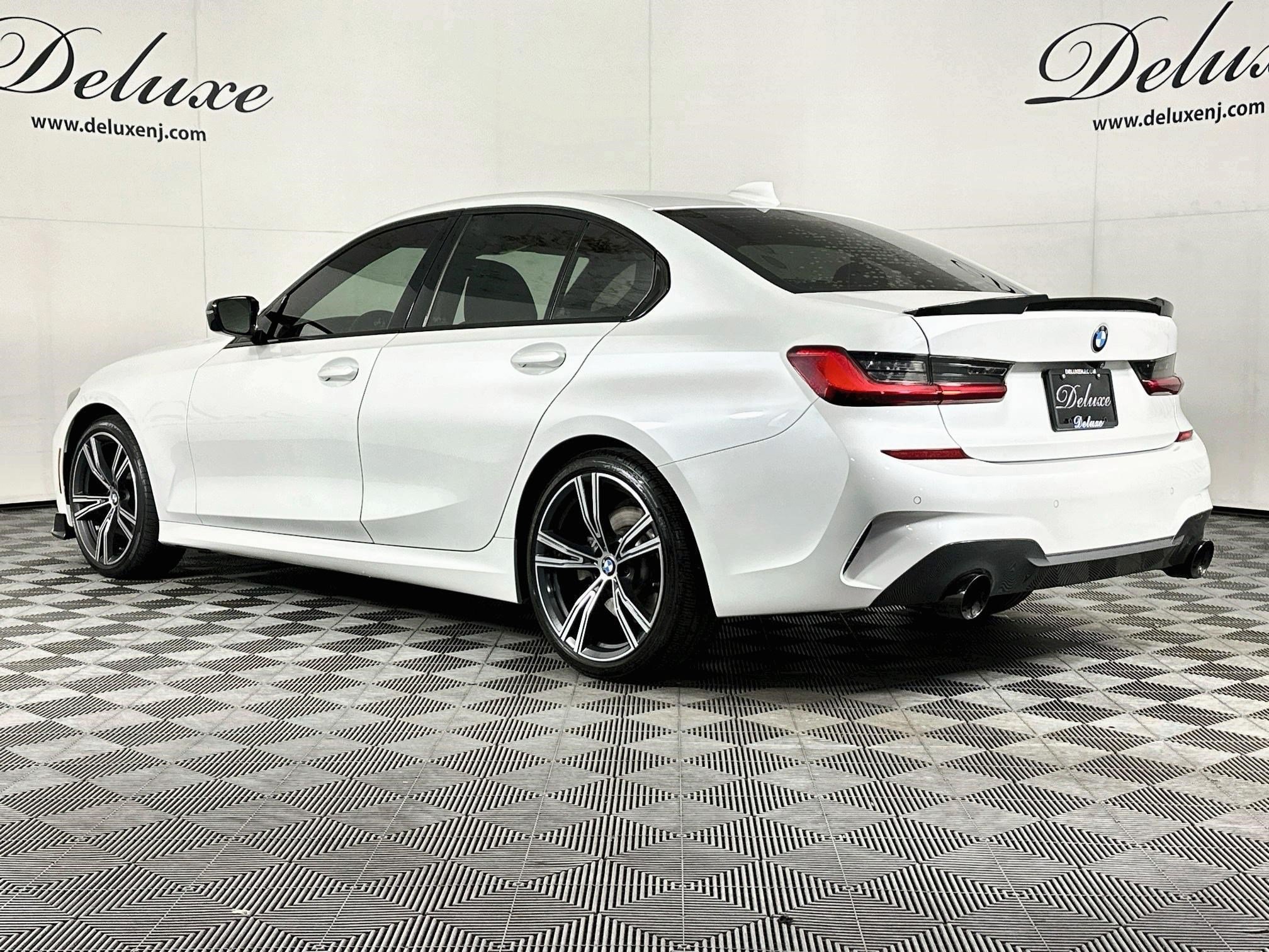 Used 2021 BMW 330i xDrive Sedan w/ M Sport Package AWD/4WD image 4