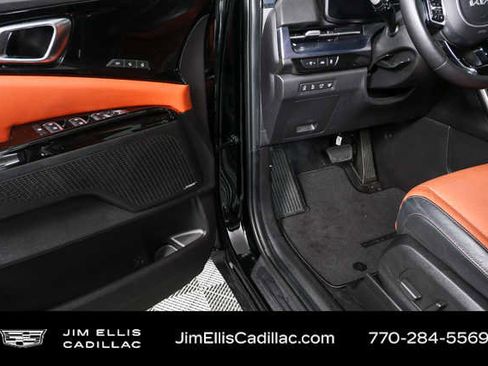 Used 2022 Kia Carnival SX Prestige image 8