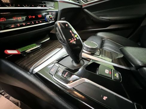 Used 2020 BMW 530i w/ Convenience Package RWD image 25