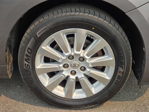 Used 2016 Toyota Sienna XLE Premium AWD/4WD image 9