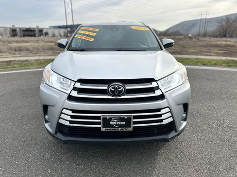 Used 2018 Toyota Highlander XLE image 2