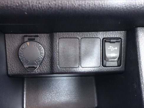 Used 2018 Toyota Corolla LE w/ Carpet Mat Package (TMS) FWD image 22