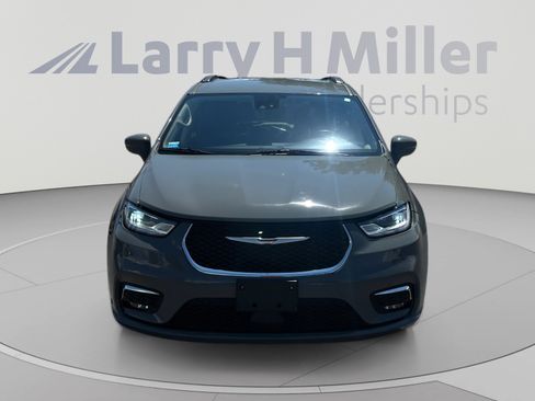 Used 2022 Chrysler Pacifica Touring-L FWD image 8
