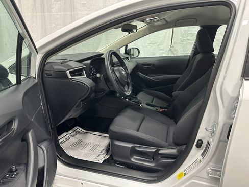 Used 2025 Toyota Corolla LE image 9