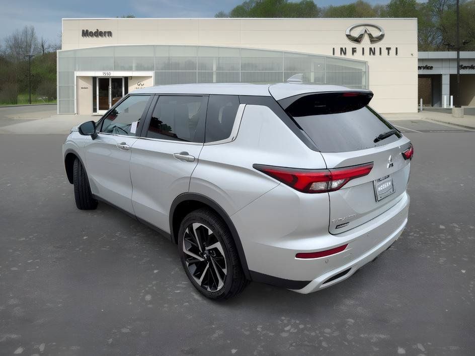 Used 2024 Mitsubishi Outlander SE AWD/4WD image 5