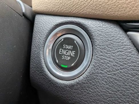 Used 2024 Cadillac XT4 Luxury w/ Cold Weather Package FWD image 32