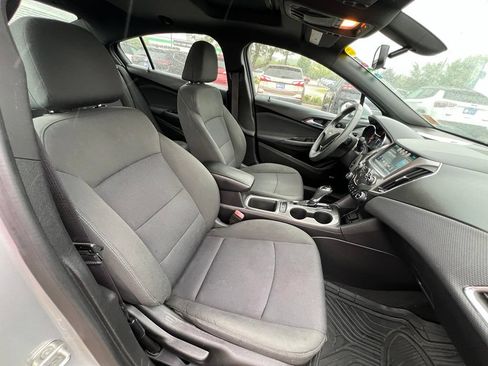 Used 2017 Chevrolet Cruze LT w/ Sun And Sound Package FWD image 23