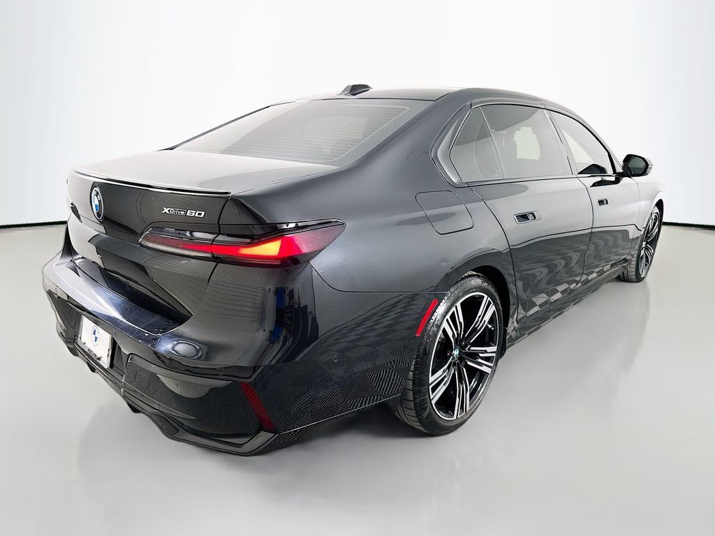 Used 2025 BMW i7 xDrive60 w/ Executive Package AWD/4WD image 5