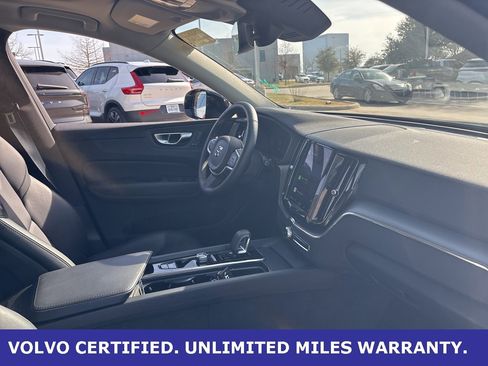 Certified 2025 Volvo XC60 B5 Core image 15