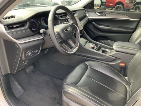 Used 2023 Jeep Grand Cherokee L Limited AWD/4WD image 28