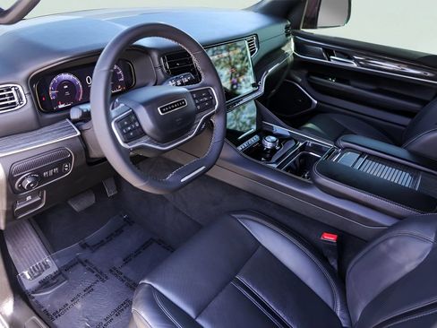 Used 2022 Jeep Wagoneer Series II RWD image 13