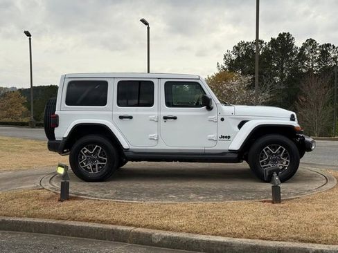 New 2026 Jeep Wrangler Unlimited Sahara AWD/4WD image 8