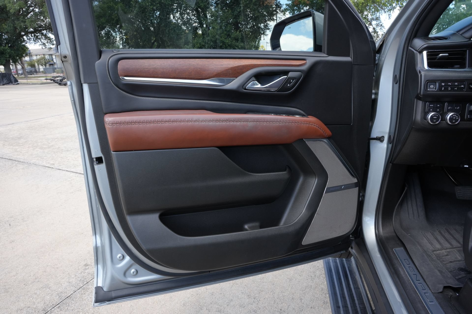 Used 2024 GMC Yukon Denali Ultimate AWD/4WD image 20