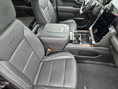 Used 2025 GMC Yukon Denali AWD/4WD image 17