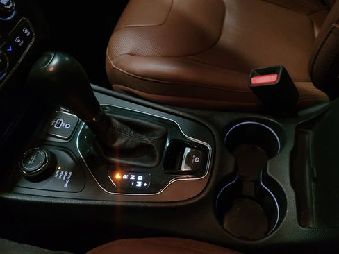 Used 2019 Jeep Cherokee Overland w/ Technology Group image 26