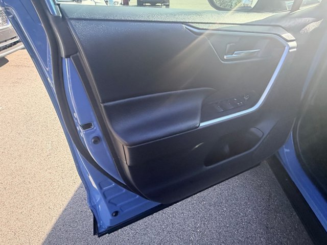 Used 2023 Toyota RAV4 SE AWD/4WD image 9