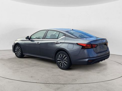 Used 2023 Nissan Altima 2.5 SV image 5