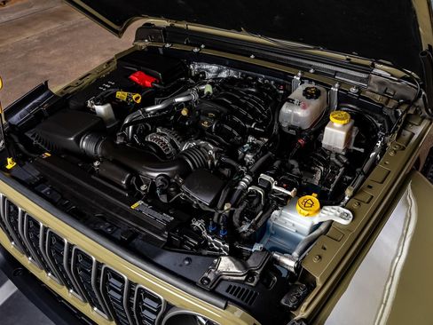 Used 2025 Jeep Gladiator Sport AWD/4WD image 39