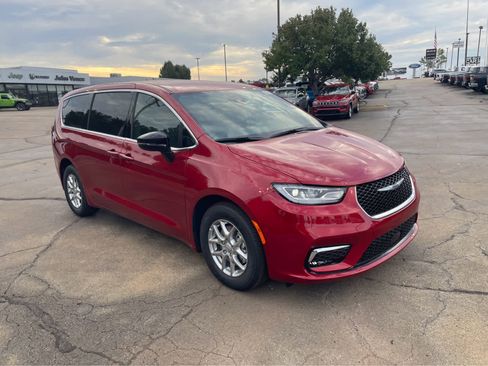 New 2026 Chrysler Pacifica Select image 9