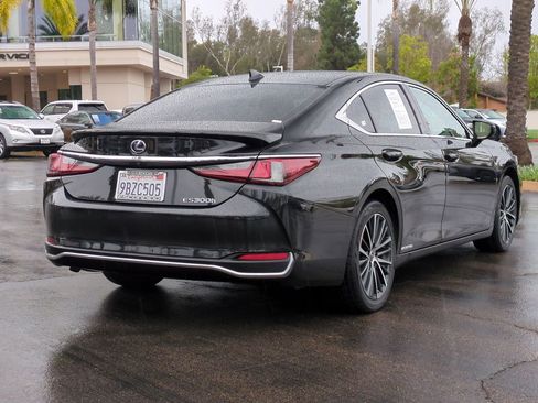 Used 2022 Lexus ES 300h w/ Premium Package image 5