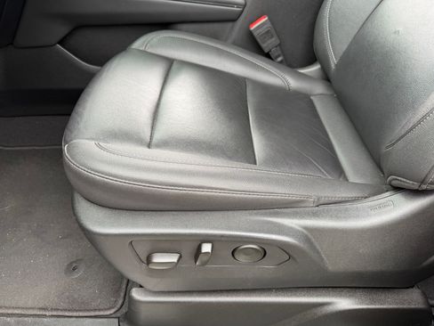 Used 2025 Chevrolet Tahoe LT RWD image 14