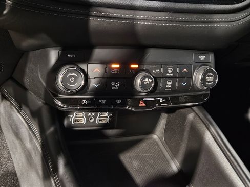 Used 2021 Dodge Durango SXT w/ 3rd Row Seating Group image 31