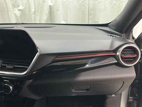 Used 2024 Chevrolet Trax RS w/ Driver Confidence Package image 25