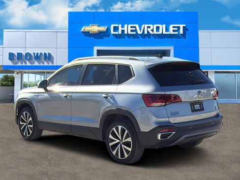 Used 2023 Volkswagen Taos SE image 4