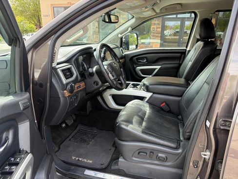 Used 2018 Nissan Titan SL w/ Chrome Package AWD/4WD image 4