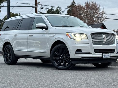 Used 2022 Lincoln Navigator L Reserve image 2