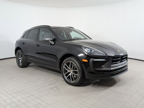 Certified 2025 Porsche Macan AWD/4WD image 7