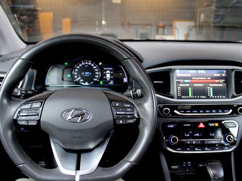 Used 2017 Hyundai Ioniq Limited w/ Ultimate Package 03 FWD image 30