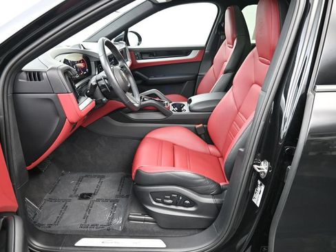 Certified 2025 Porsche Cayenne Coupe AWD/4WD image 10