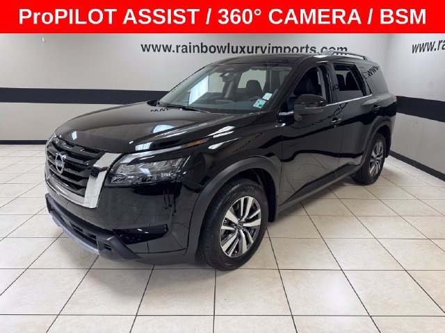 Used 2025 Nissan Pathfinder SL w/ Cargo Package FWD image 3