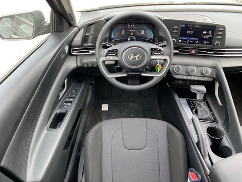 New 2026 Hyundai Elantra SE FWD image 25