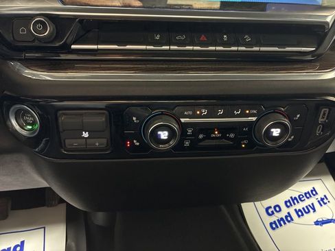 Used 2024 Chevrolet Silverado 2500 LT w/ Convenience Package image 21