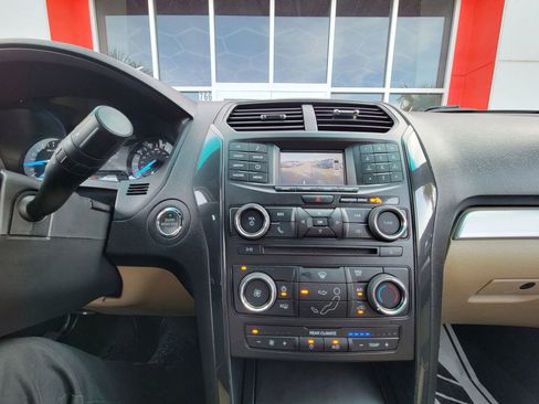 Used 2016 Ford Explorer XLT AWD/4WD image 13