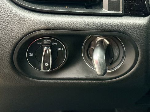 Used 2022 Porsche Macan Base image 11