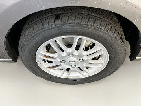 Used 2009 Ford Focus SE FWD image 11