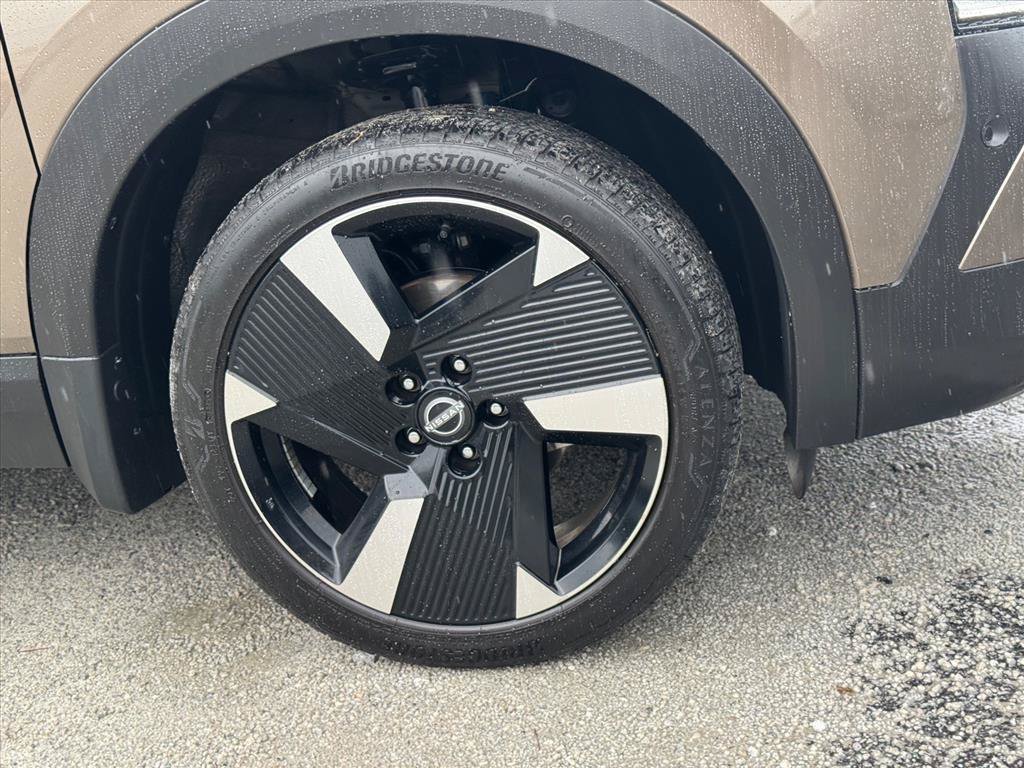 Used 2025 Nissan Kicks SR AWD/4WD image 9