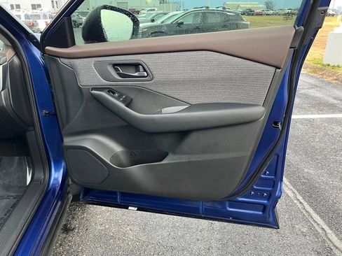 Used 2023 Nissan Rogue S image 22