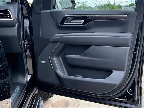 New 2026 Chevrolet Suburban Premier w/ Sun And Tow Package AWD/4WD image 23